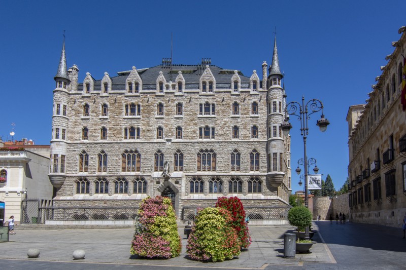 Casa Botines (León), Hiszpania